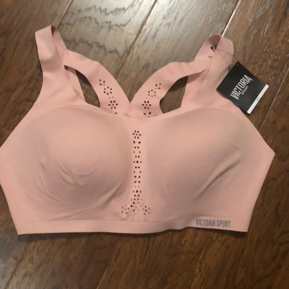 NWT Victoria’s Secret Sports Bra 40D